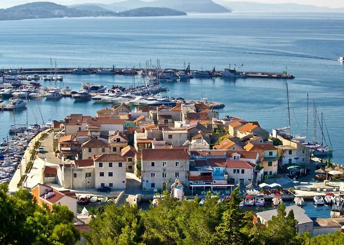 Apartamento In With Sea View, Terrace, Air Conditioning,wifi 3671-5 Vodice